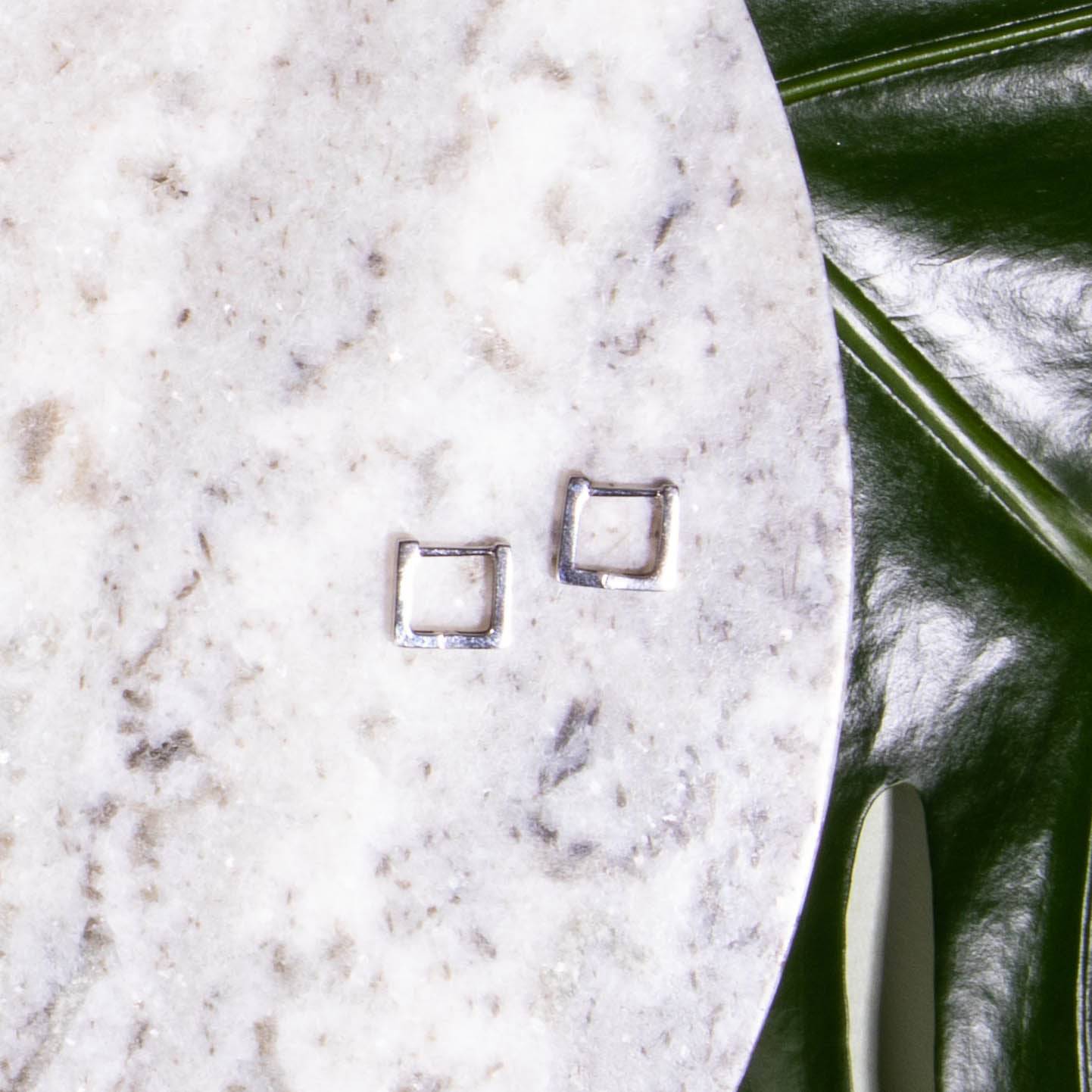 Rechteckige Creolen Huggies aus 925 Sterling Silber eckig minimalistisch - NooeBerlin