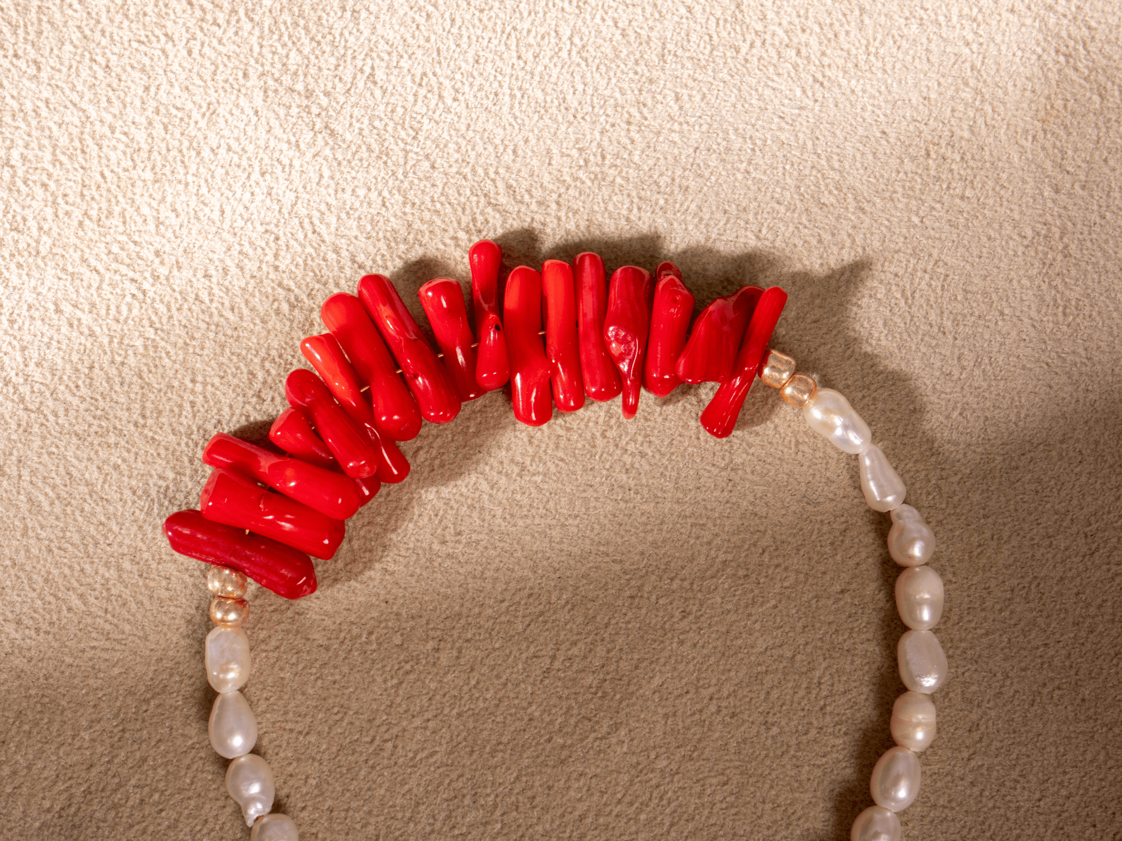 Süßwasserperle Koralle rot Armband vergoldet handgemacht - NooeBerlin
