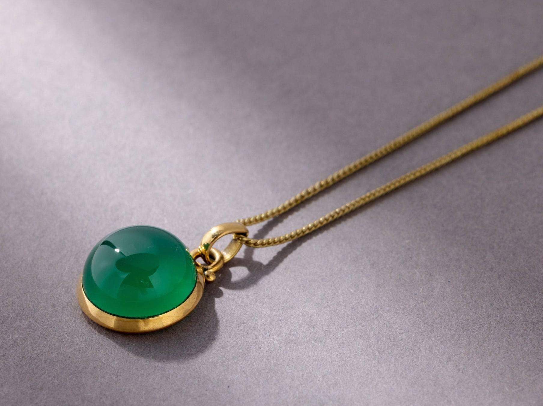 Runde grüner Onyx Kette aus Messing handgemacht - NooeBerlin