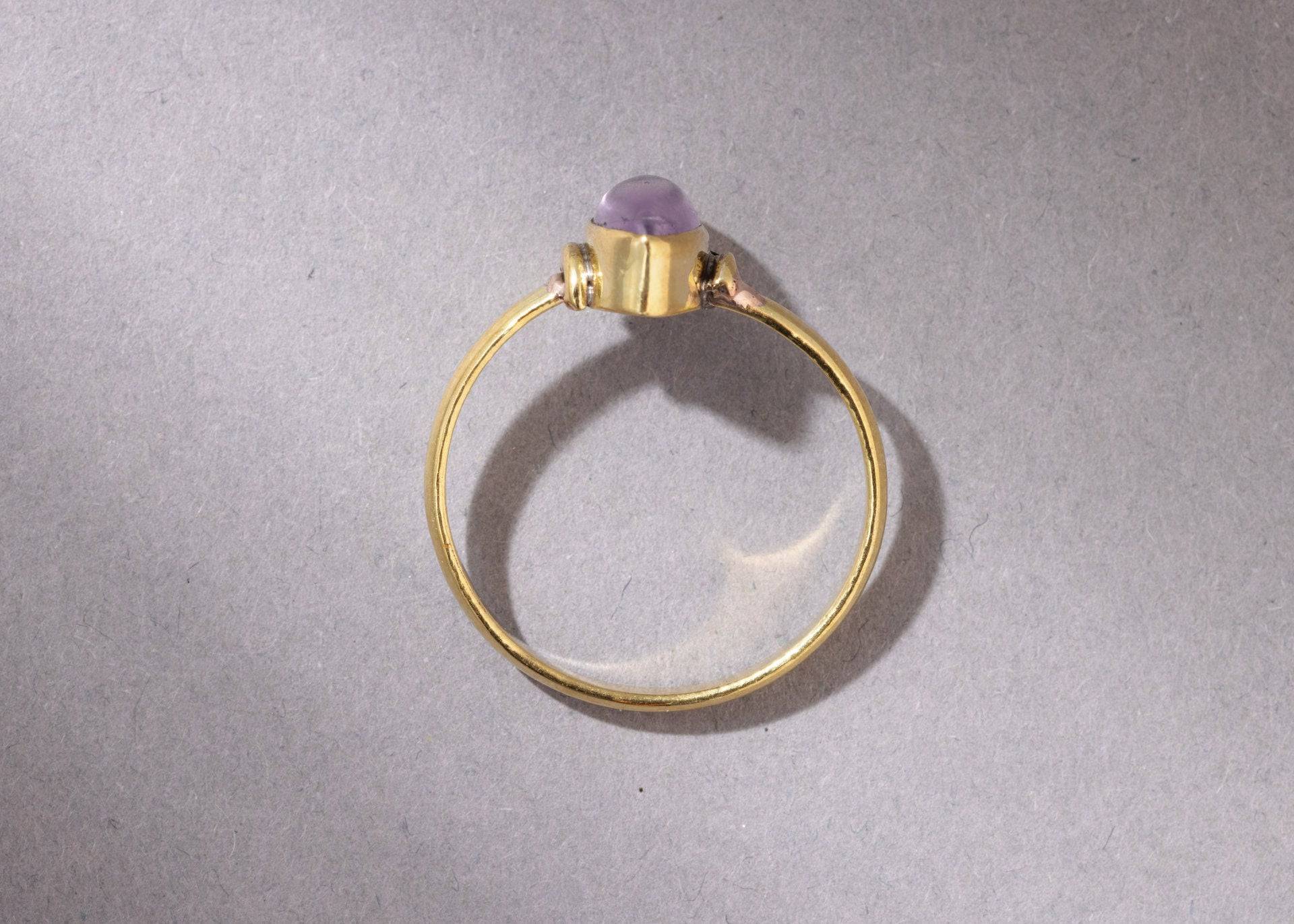 Amethyst Ring mit ovalem Stein gold handgemacht - NooeBerlin