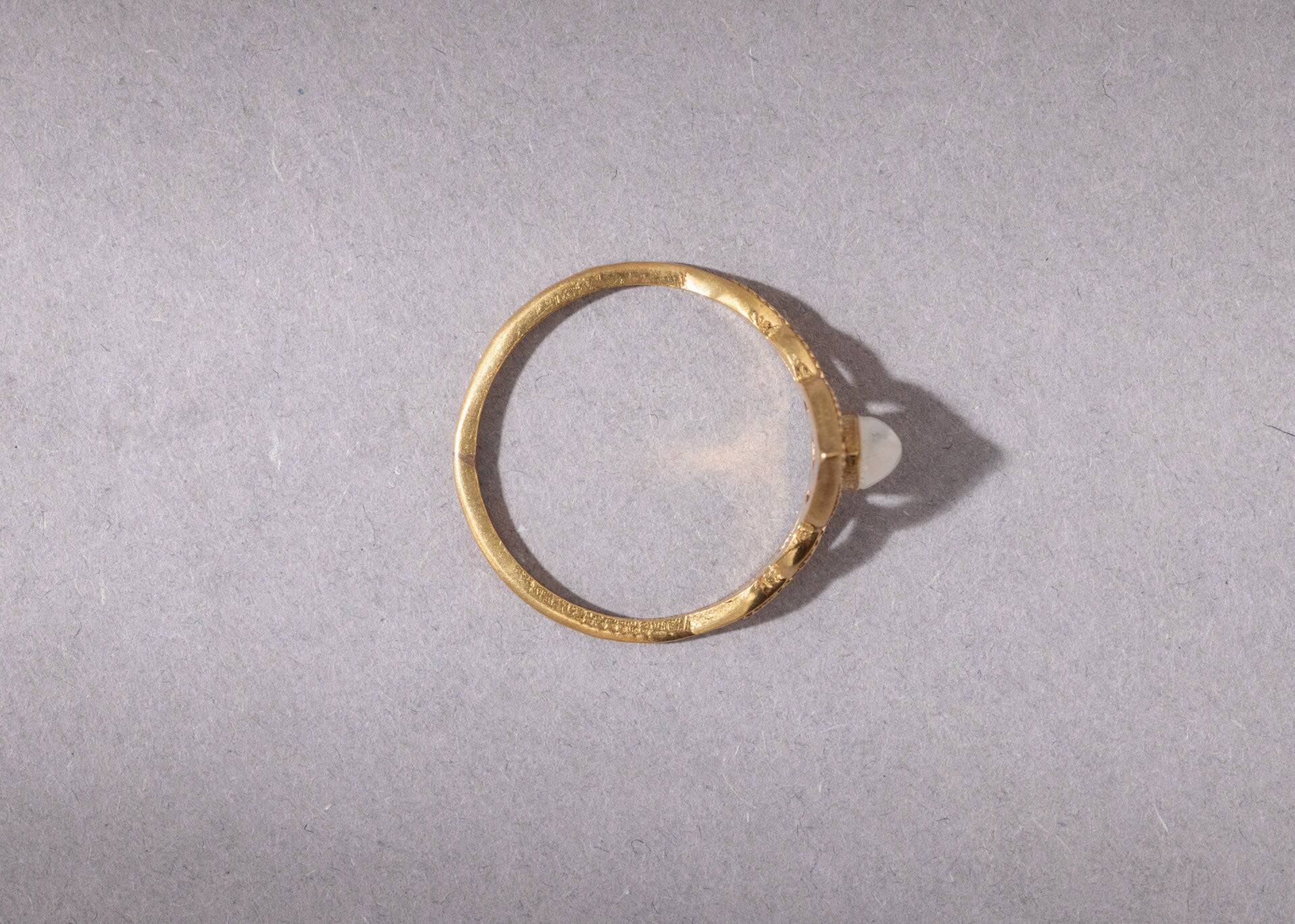 Tiara Kronen Ring mit Mondstein Spitze gold handgemacht - NooeBerlin