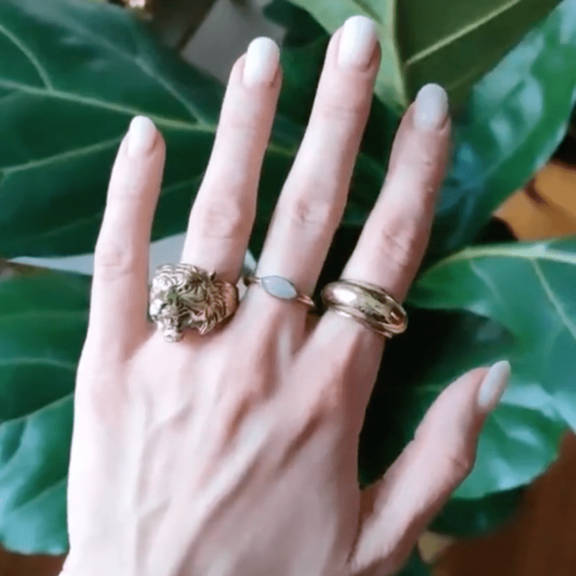 Ovaler Edelstein-Mondstein-Ring aus Messing gold | Minimalistischer Schmuck für Verlobungen und Geschenke - NooeBerlin