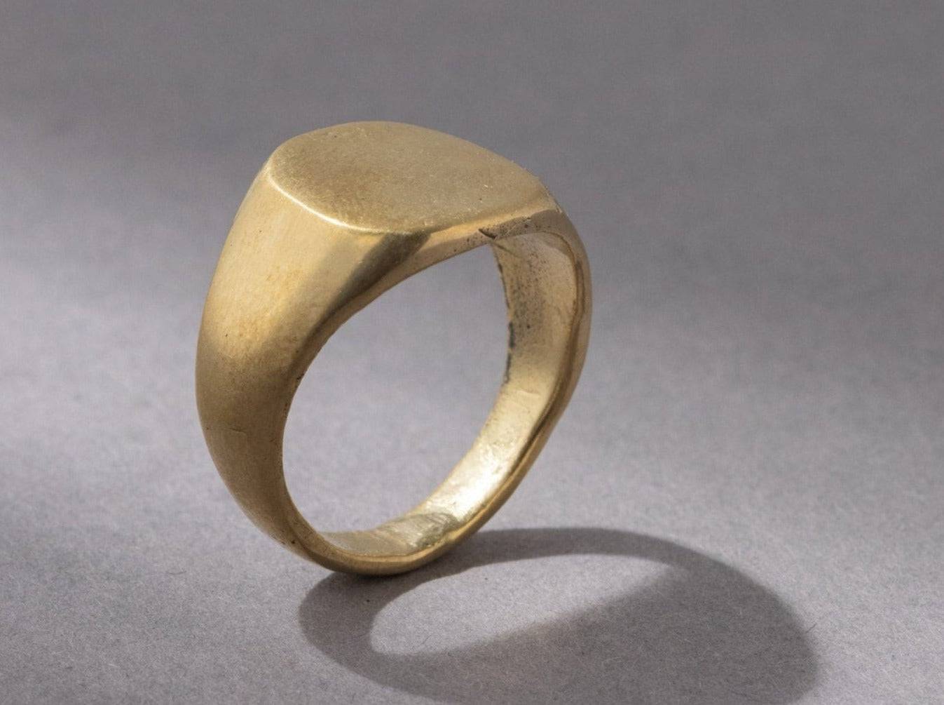 Siegelring aus Messing | Goldener Ring - NooeBerlin