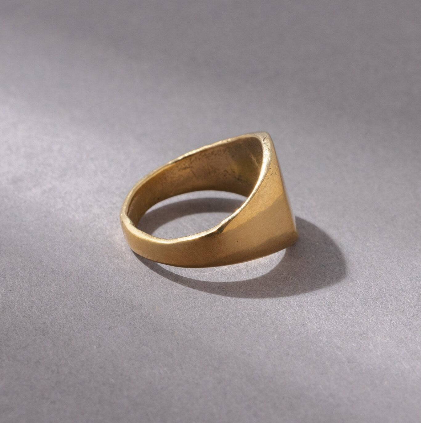 Siegelring aus Messing | Goldener Ring - NooeBerlin