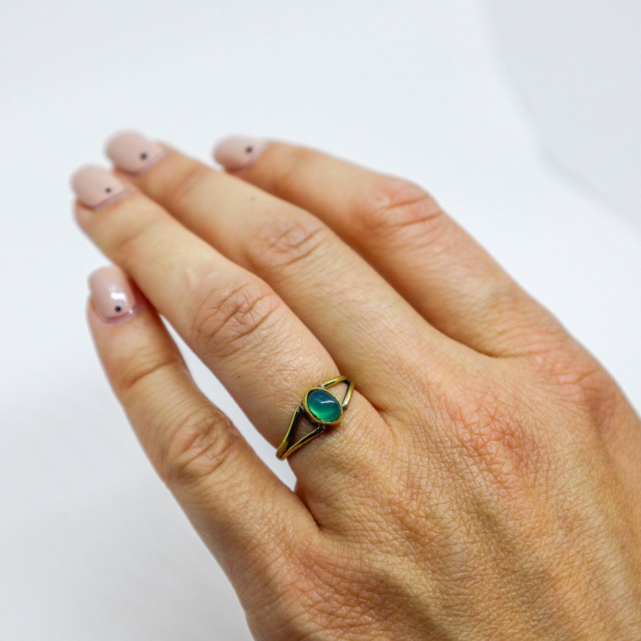 Kleiner grüner Onyx Ring mit ovalem Stein handgemacht - NooeBerlin