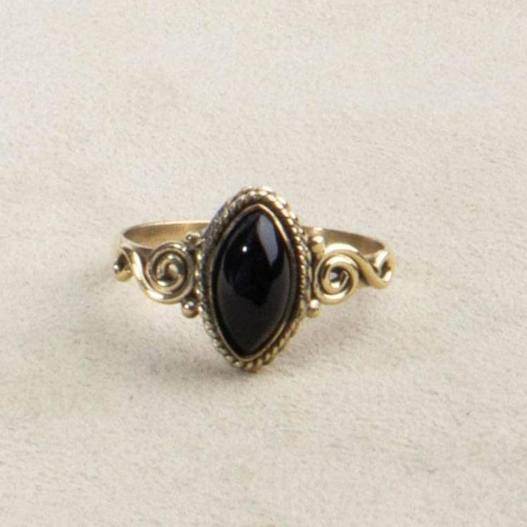 Schwarzer ovaler Onyx Edelstein Ring verspielt - NooeBerlin