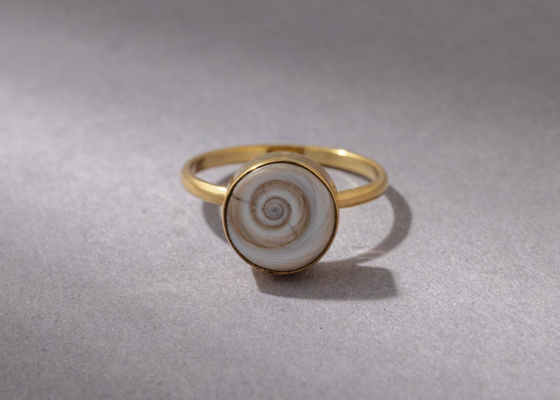 Shivas Auge kleiner Ring mit Muschel gold handgemacht - NooeBerlin