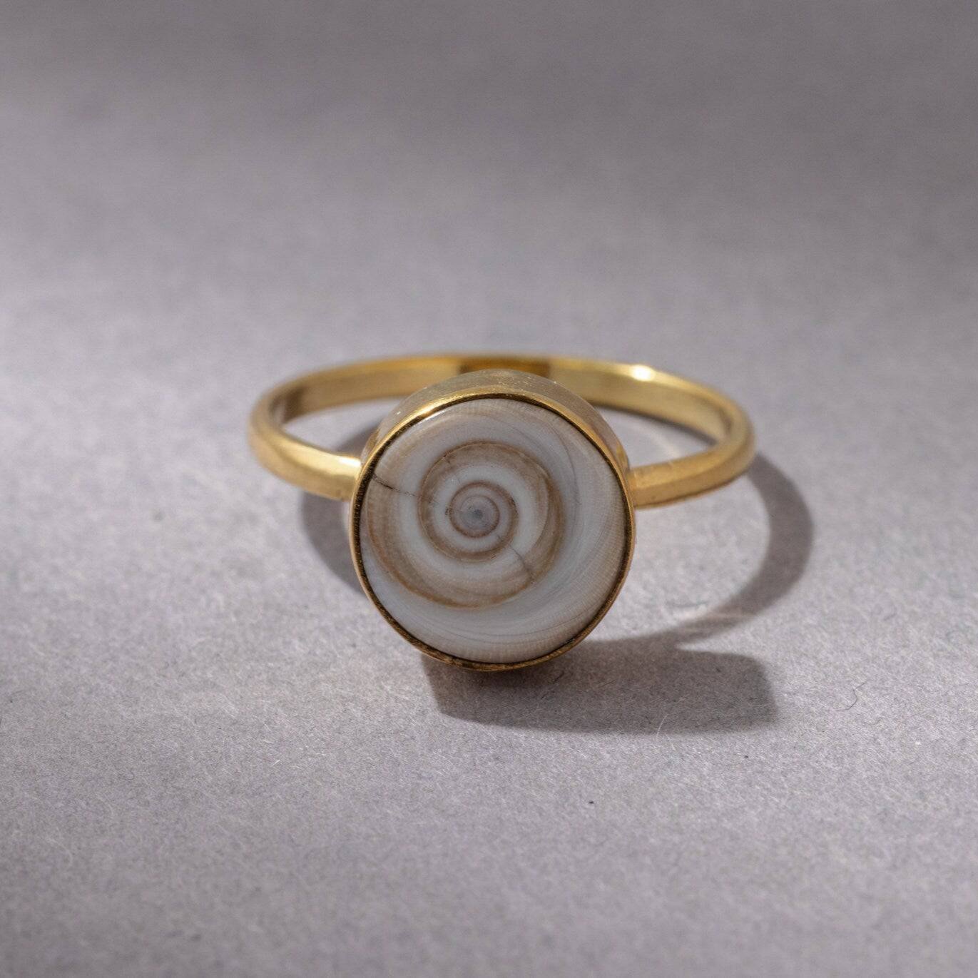 Shivas Auge kleiner Ring mit Muschel gold handgemacht - NooeBerlin