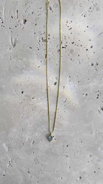 Zierliche Halskette aus 925 Sterling Silber gold mit rundem blauen Topaz handgemacht