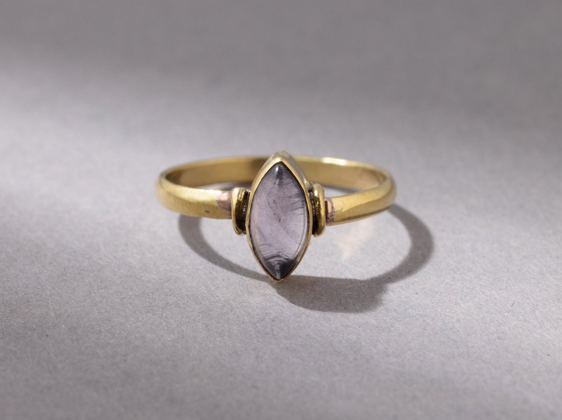 Amethyst Ring mit ovalem Stein gold handgemacht