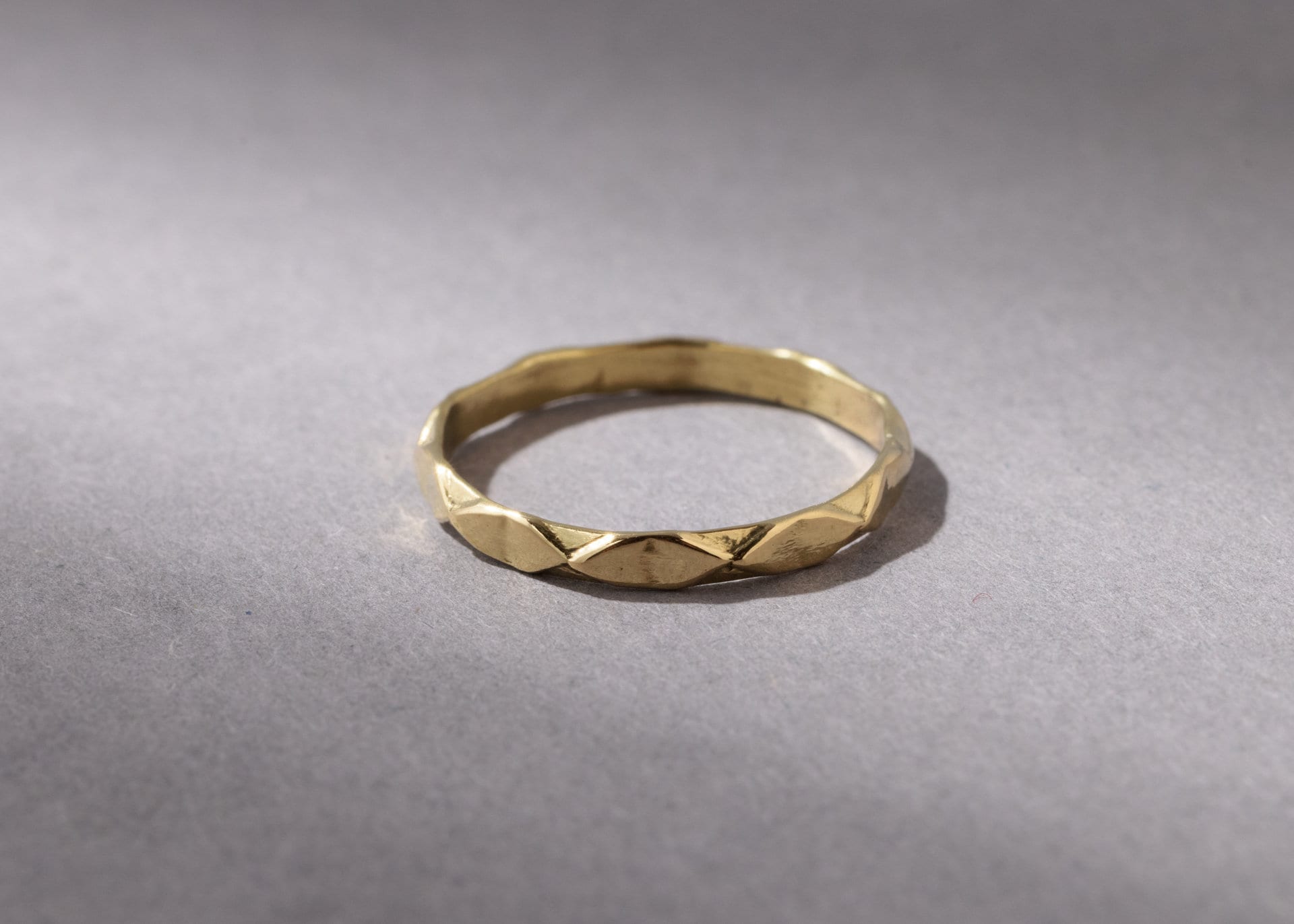 Zierlicher simpler Ring gold handgemacht