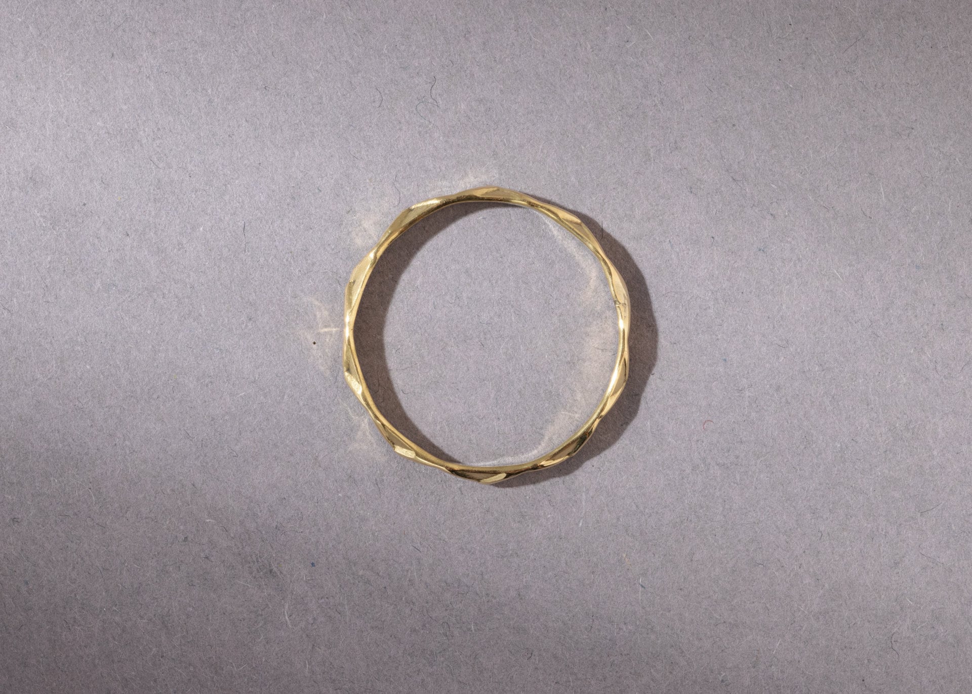 Zierlicher simpler Ring gold handgemacht