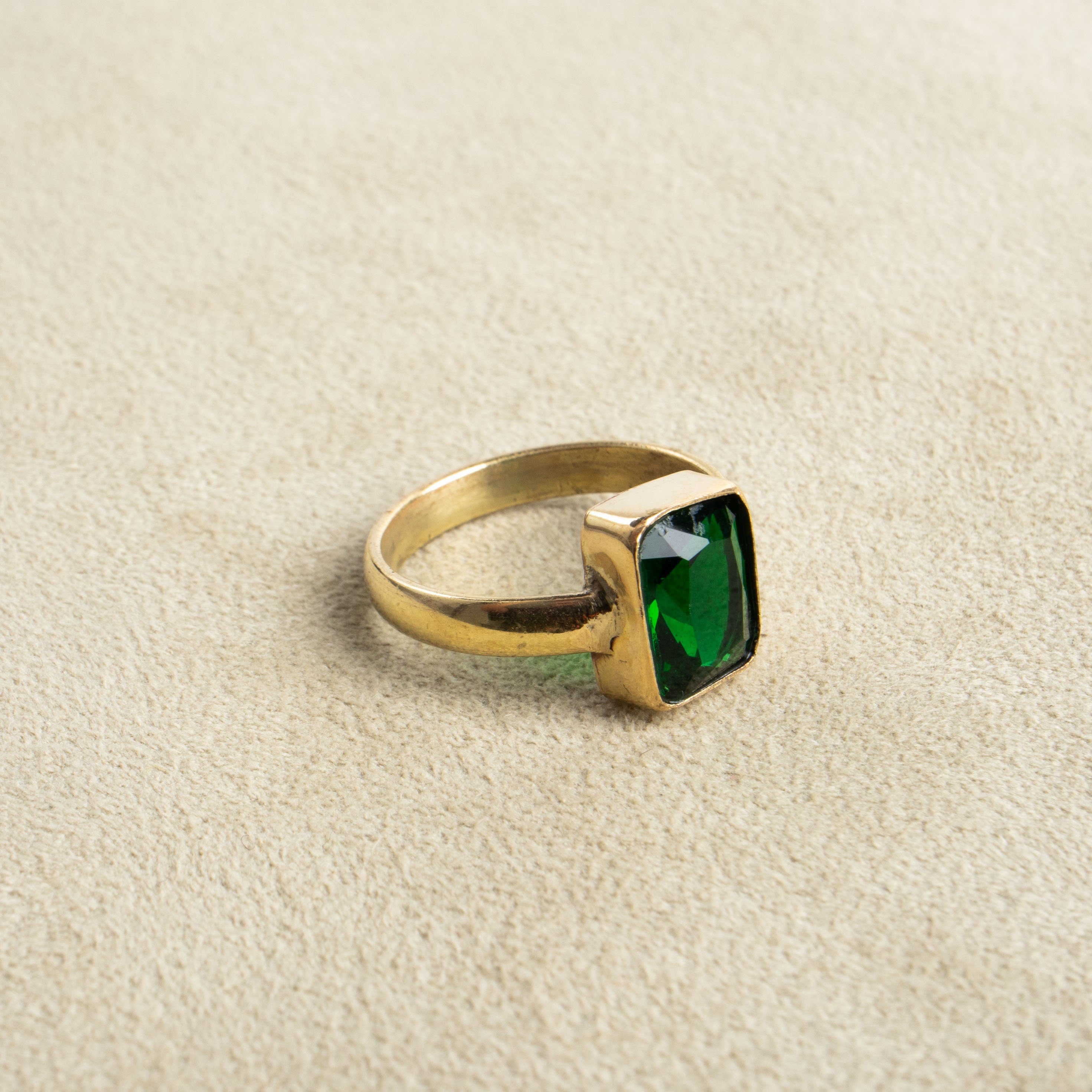 Grüner Zirkon Ring gold eckig geschliffen handgemacht