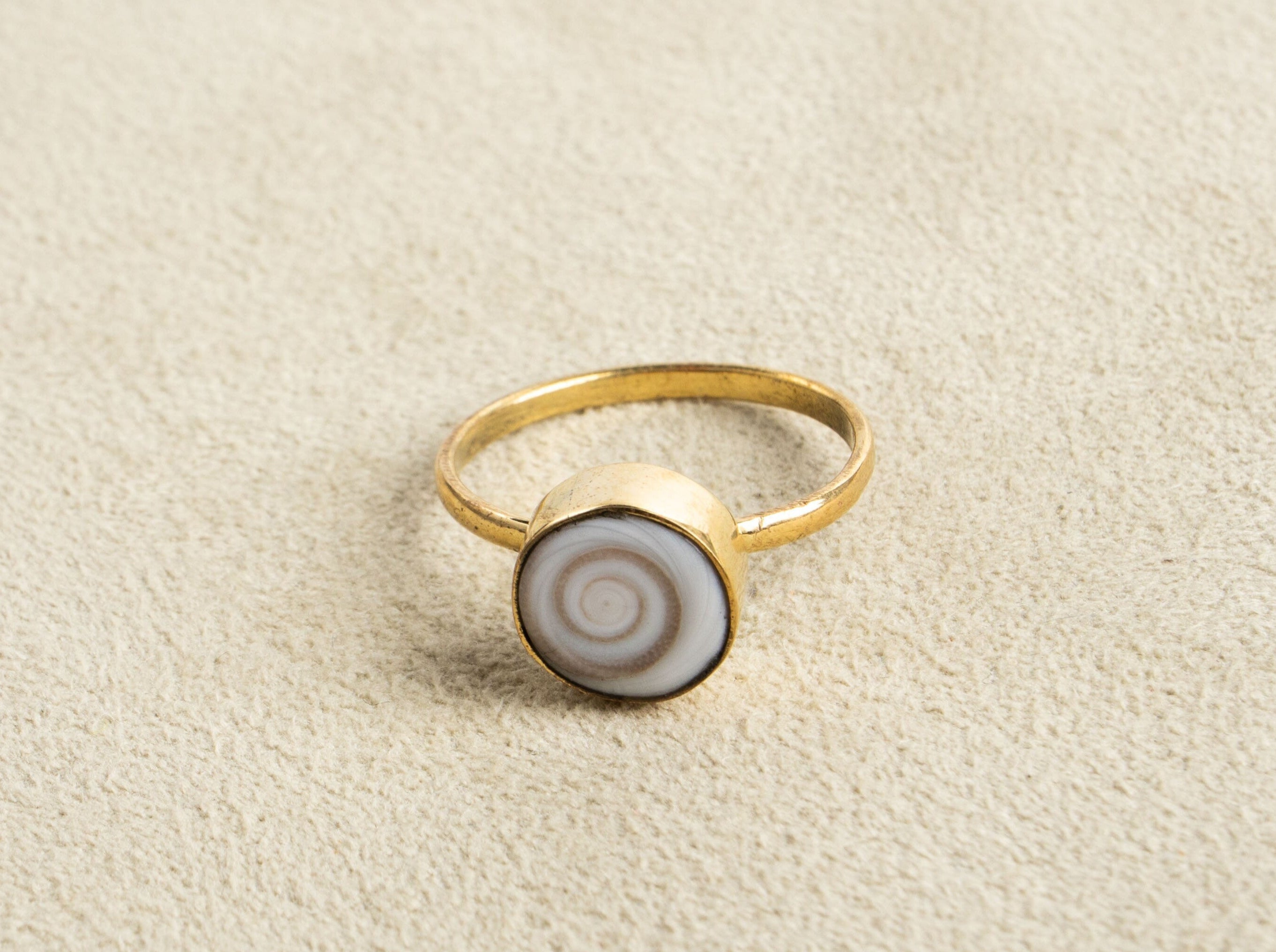 Shivas Auge kleiner Ring mit Muschel gold handgemacht