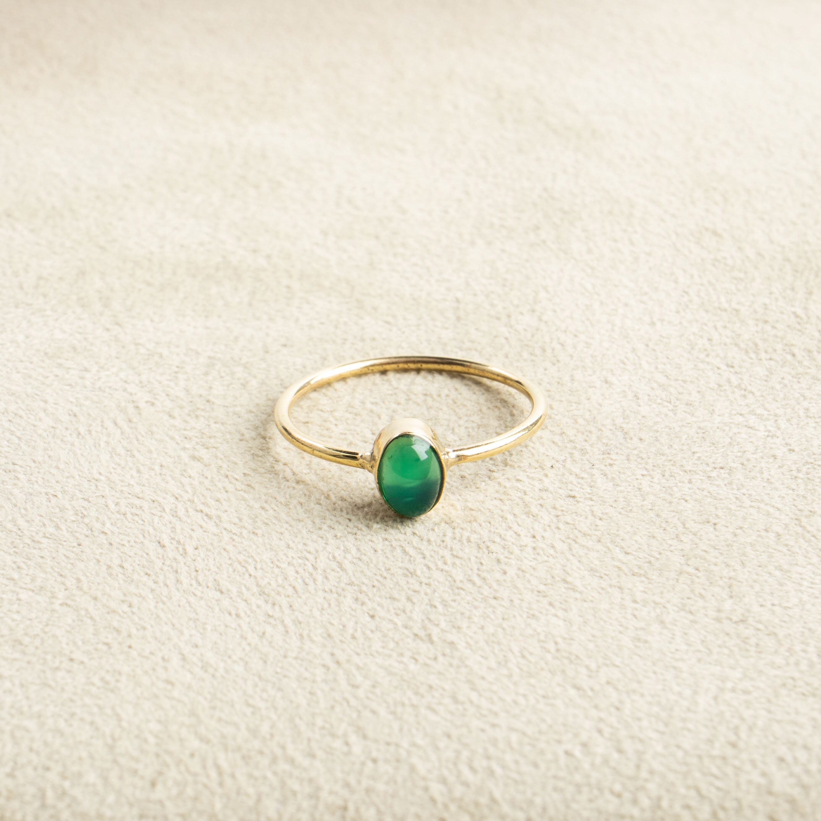 Feiner grüner Onyx Ring mit ovalem Stein handgemacht