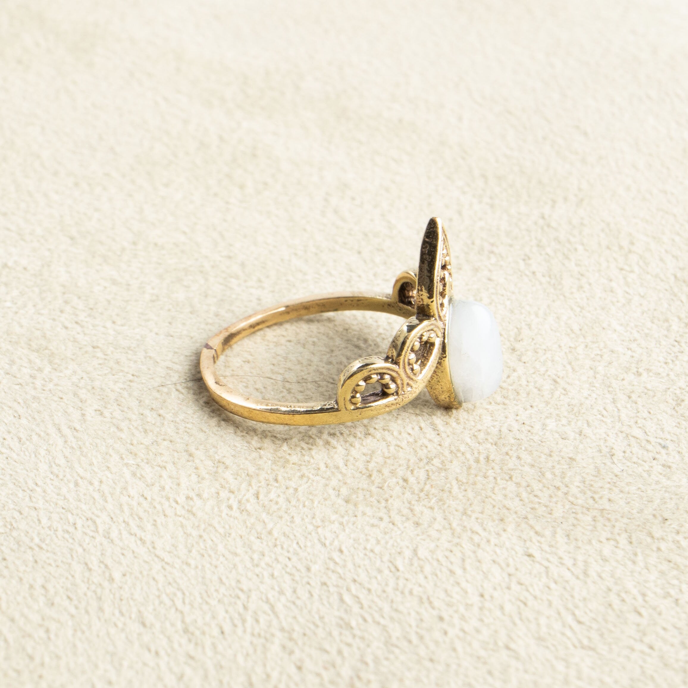 Auge Kronen Ring mit Mondstein gold handgemacht