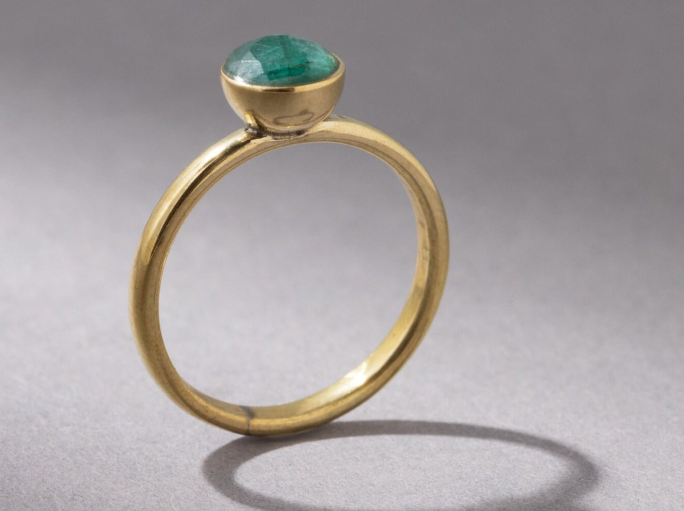 Emerald Quarz Ring rund geschliffen gold handgemacht