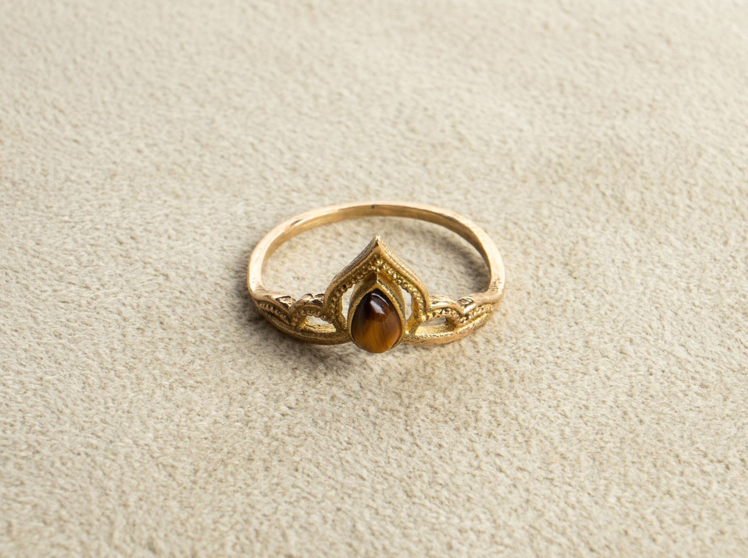 Tiara Kronen Ring mit Tigerauge Spitze gold handgemacht