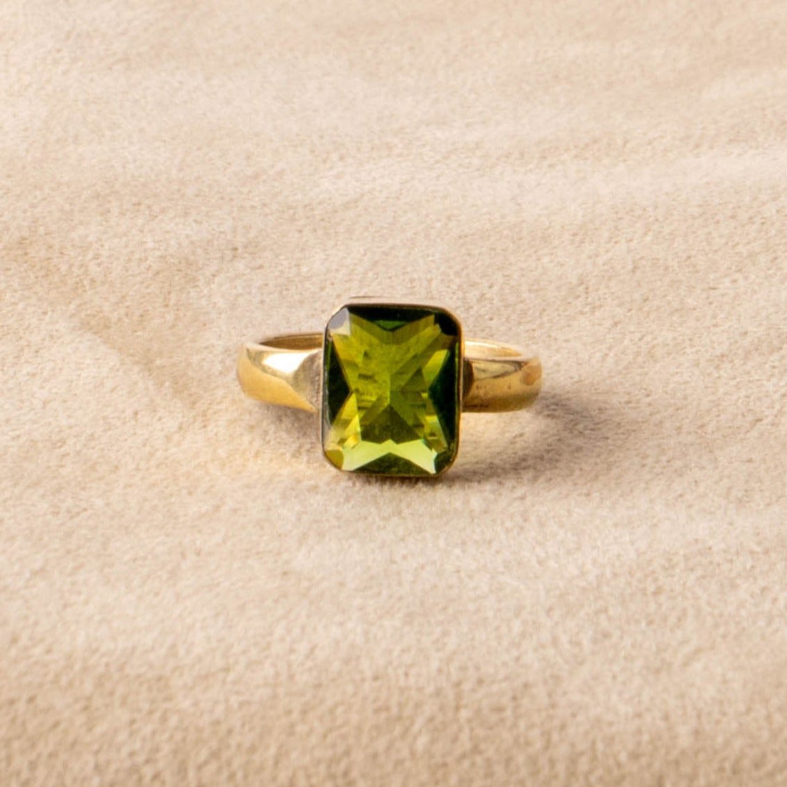 Grüner Zirkon Ring gold eckig geschliffen handgemacht