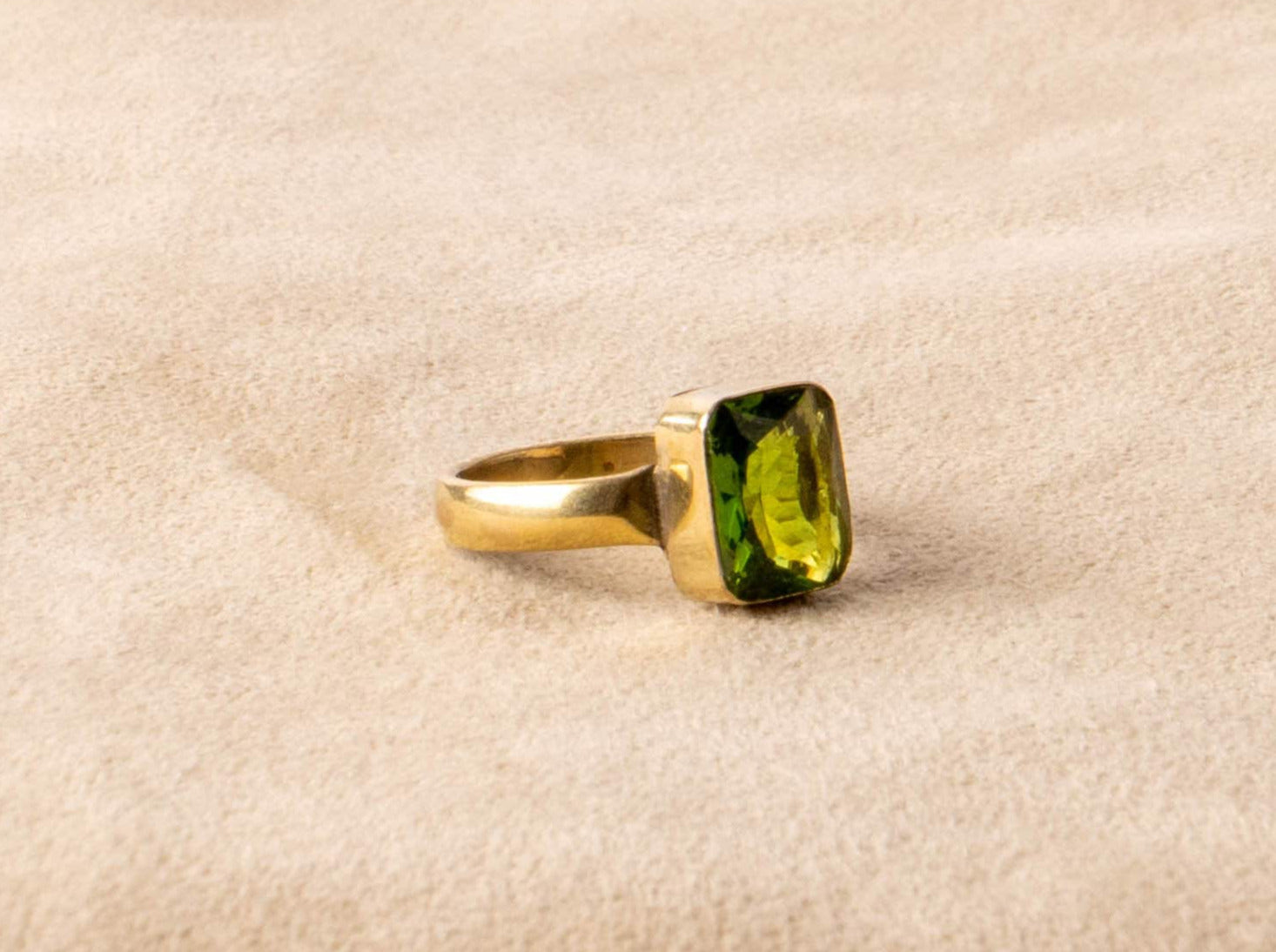 Grüner Zirkon Ring gold eckig geschliffen handgemacht
