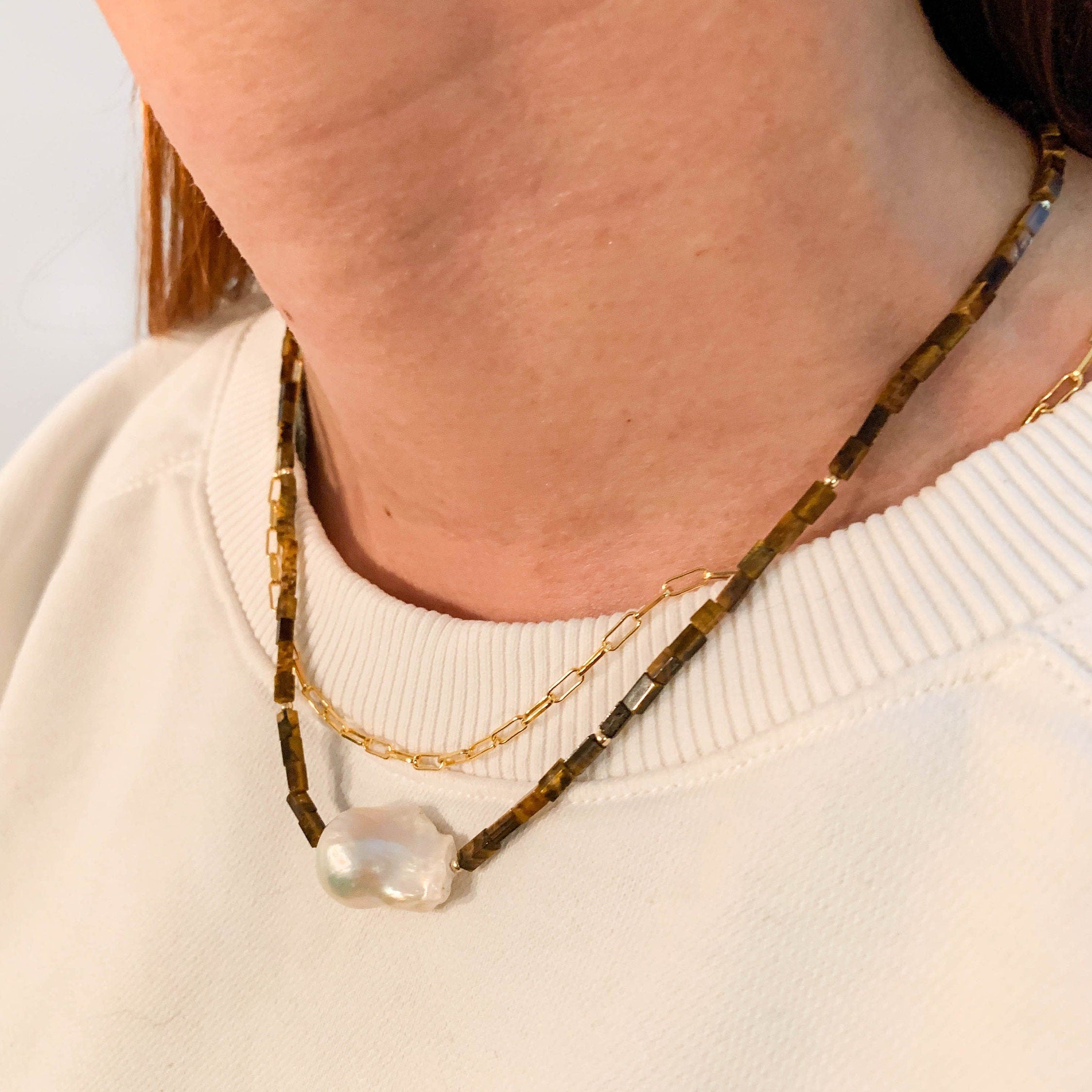 Tigerauge Perlenkette mit Barokperle und vergoldeten Details Perle