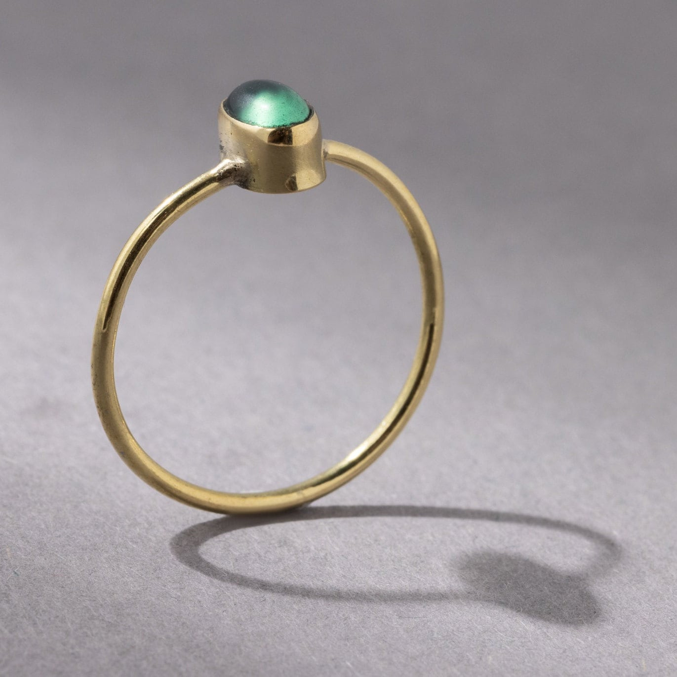 Feiner grüner Onyx Ring mit ovalem Stein handgemacht